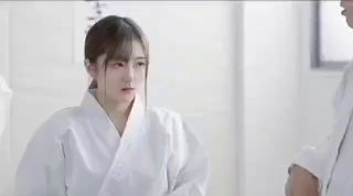高颜值白虎萌妹大白美乳情趣装双人啪啪 椅子上自摸跳蛋震动口交
